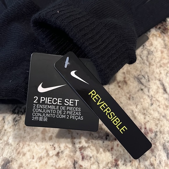 Nike boys  2 piece hat/gloves set - Picture 8 of 11